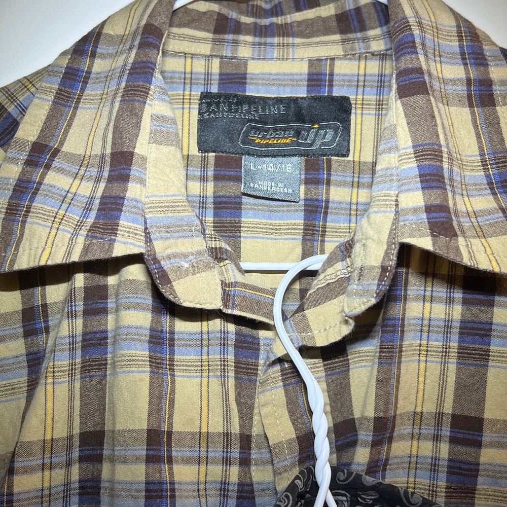 Shirts (2) - Picture 4 of 5